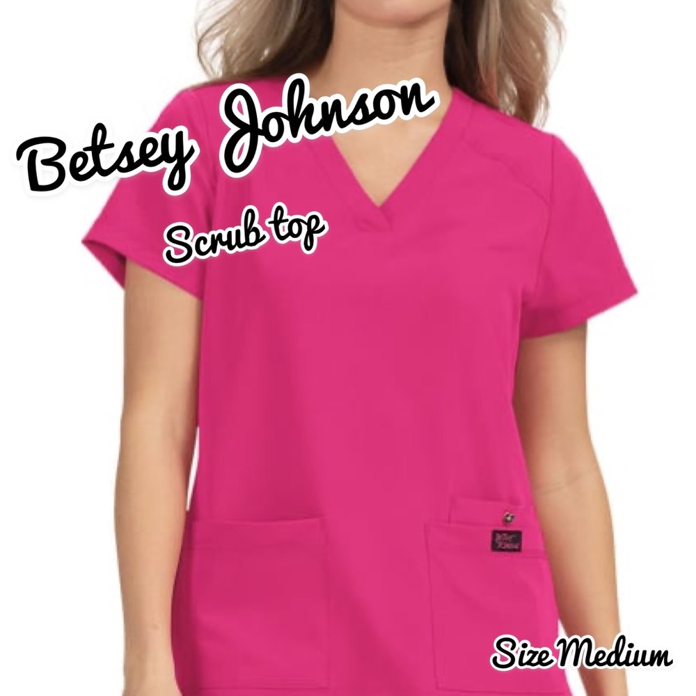💗🌸✨ Betsey Johnson Scrub Top ✨🌸💗